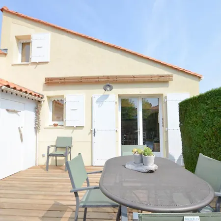 Casa de Férias Maison Agreable Avec Terrasse Privee, Proche Plage Et Commerces - Fr-1-705-4 *