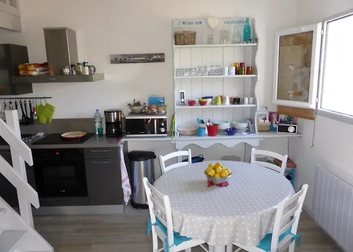 Maison Agreable Avec Terrasse Privee, Proche Et Commerces - Fr-1-705-4 *